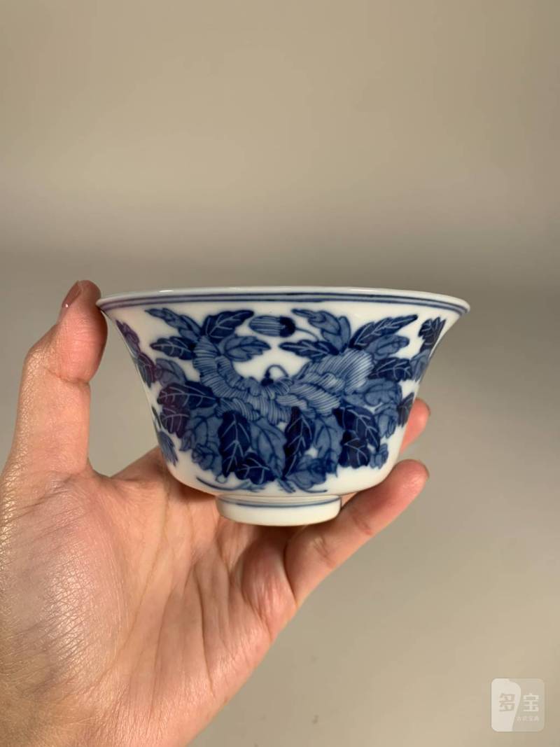 清宣统 青花“蚕食”图三才盖杯 - 图17